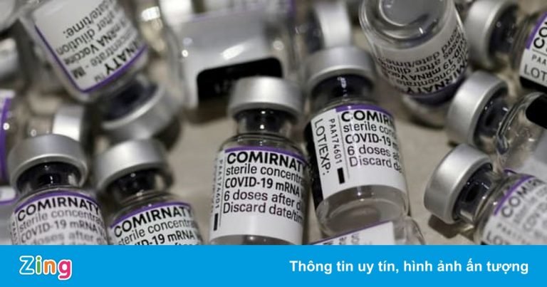 Vaccine đối phó với biến chủng Omicron có thể ra mắt năm sau