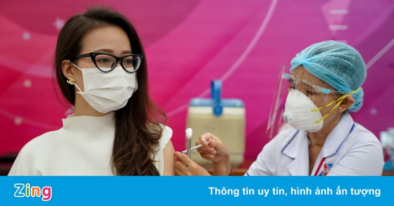 Tỷ lệ tiêm vaccine cao, Việt Nam có thể ứng phó Omicron ở mức độ nào?