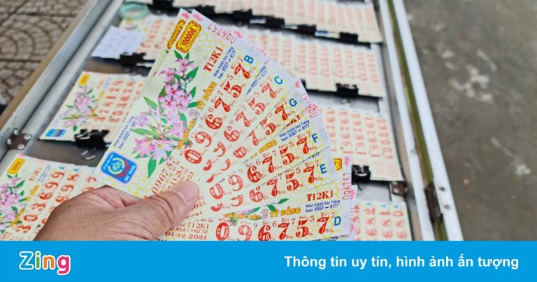 Vé số ở miền Tây ế ẩm, công ty cấp ‘thẻ xanh’ cho người bán dạo Vé số ở miền Tây ế ẩm, công ty cấp ‘thẻ xanh’ cho người bán dạo