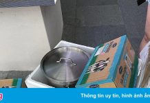 Tuyển Việt Nam được tiếp tế đồ ăn tại Singapore