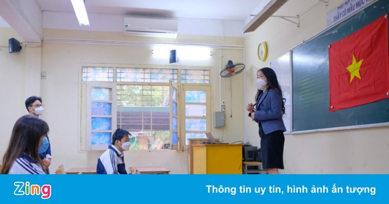 Giáo viên phải dạy trực tiếp và trực tuyến cho học sinh lớp 12