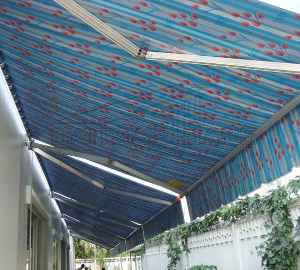 Phương Trang uy tín lắp đặt mái hiên di động tại TPHCM Phương Trang uy tín lắp đặt mái hiên di động tại TPHCM