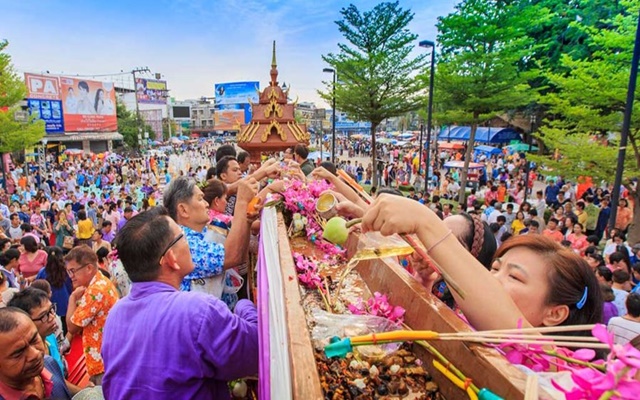 5 lễ hội văn hóa đặc sắc mà khách du lịch Thái Lan không nên bỏ lỡ 5 lễ hội văn hóa đặc sắc mà khách du lịch Thái Lan không nên bỏ lỡ