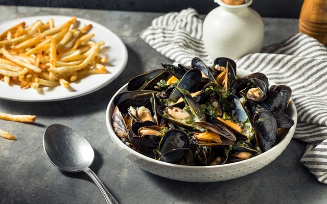 Moules frites – món ngon trứ danh nên thử khi đi tour du lịch Bỉ