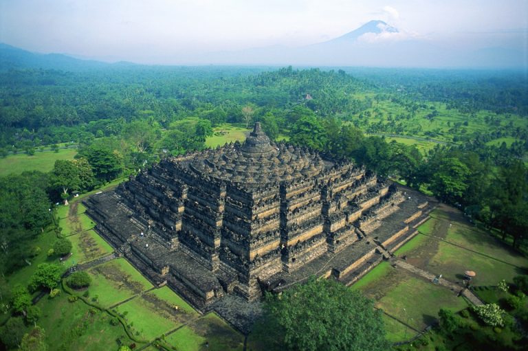 Tour du lịch Indonesia được Duichviet tổ chức đặc sắc như thế nào?