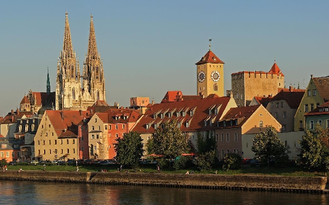 Khám phá Regensburg – thành phố cổ nổi tiếng trong tour du lịch Đức