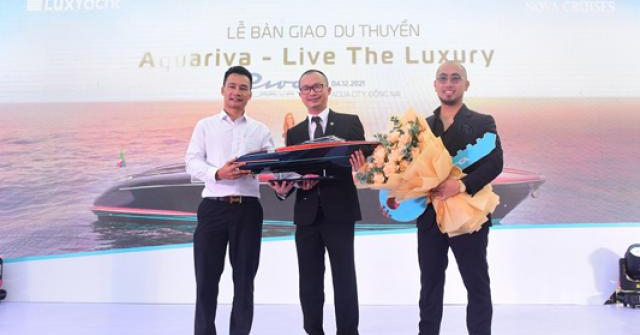 LuxYacht bàn giao du thuyền hạng sang Riva Aquariva Super đầu tiên tại thị trường Đông Nam Á cho Nova Cruises