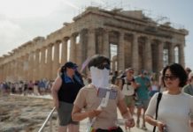 Hy Lạp đánh thuế tàu du lịch để hạn chế quá tải