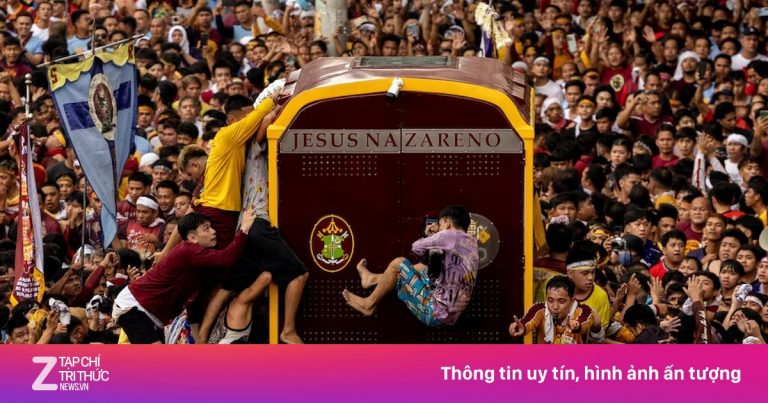 Trăm nghìn người xô đẩy trong lễ rước tượng Chúa Jesus ở Philippines