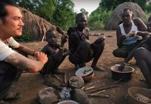 Chàng trai Việt sống thử cùng bộ tộc bí ẩn, phụ nữ đeo đĩa vào môi