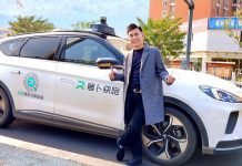 Khách Việt ‘rùng mình’ khi đi tàu treo ngược, taxi không người lái ở Vũ Hán