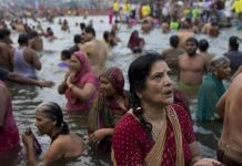 Lễ hội tắm tập thể lớn nhất hành tinh, hơn 400 triệu người cùng tắm