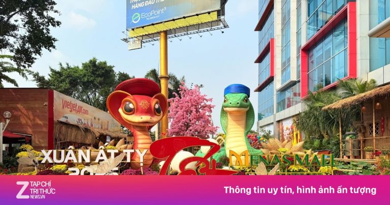 Đường hoa Menas Mall – điểm du xuân mới của người dân TP.HCM