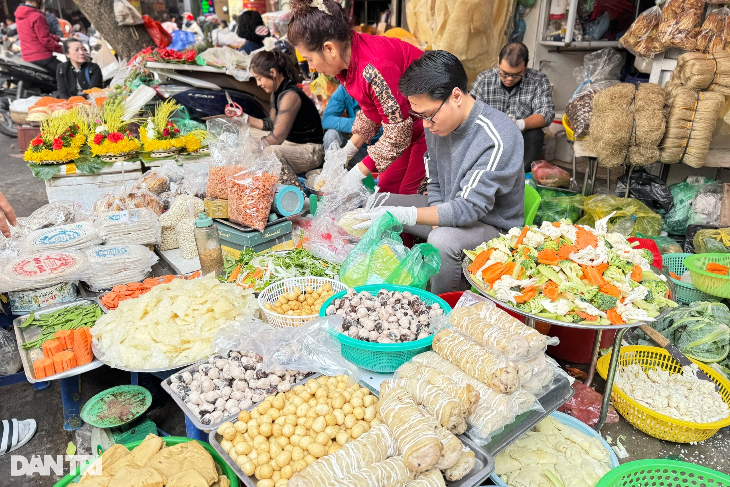 Những món ngon đắt khách nhất chợ nhà giàu ở Hà Nội ngày Tết - 8