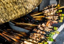 Ngày bán hơn 500 suất, quán bún chả nổi tiếng Nam Định tiết lộ bí quyết trăm năm