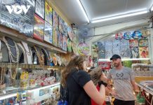 Chợ Bến Thành nhộn nhịp trở lại trong mùa du lịch Chợ Bến Thành nhộn nhịp trở lại trong mùa du lịch - Ảnh 1.