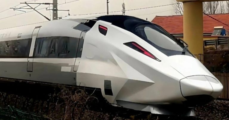 Tàu cao tốc nhanh nhất thế giới 450km/h của Trung Quốc sắp vận hành