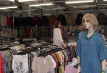 Thăm chợ Đồng Xuân ở Đức, du khách Việt bật cười trước phong cách bán hàng