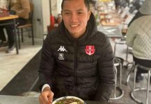 Thủ môn Đình Triệu ghé quán bún ốc ở Hải Phòng, chủ quán vỡ òa vì điều này