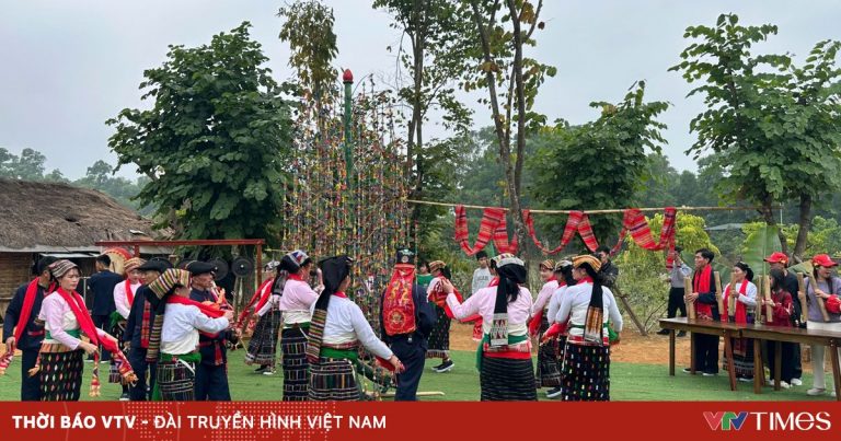 Linh thiêng nghi thức lễ hát múa ăn mừng dưới cây bông của người Thái, Thanh Hoá