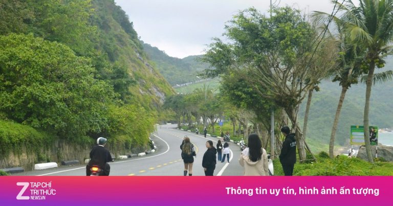 Đứng giữa đường ở Sơn Trà ‘đu trend Đại Lý’