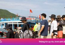 Đặc ken khách ở Bến tàu du lịch Nha Trang