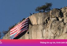 Lý do công viên Mỹ treo lá cờ lộn ngược