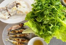 Nghệ An: Cá trích nướng ăn kèm bánh mướt, đặc sản của vùng biển Quỳnh Phương