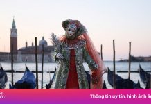 Cảnh lễ hội hóa trang thu hút 3 triệu khách đến Italy