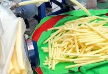 Món ăn tuổi thơ xuất hiện trên vỉa hè Hàn Quốc, cô gái Việt ngỡ ở quê nhà