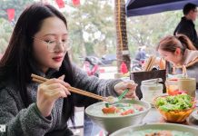 Hà Nội: Món bún cá sữa độc đáo, ông chủ bán hơn 1.500 suất mỗi ngày