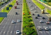 Đại lộ 12 làn thẳng tắp, ô tô chạy 80km/h như cao tốc giữa phố