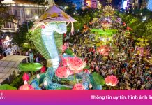 Giữ 2 cụm linh vật rắn trên đường hoa Nguyễn Huệ đến hết tháng 2