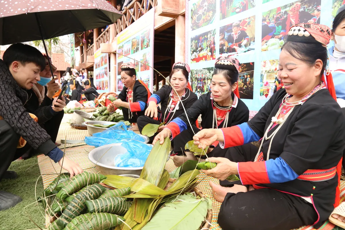 Hạ Long: Công bố 2 Di sản văn hóa phi vật thể Quốc gia tại Hội làng Bằng Cả - Ảnh 5.