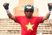 Người đàn ông 16 lần lái xe xuyên Việt đưa vợ du lịch “khắp thế gian”