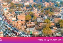 Trễ tàu 10 tiếng tại lễ hội đông nhất hành tinh