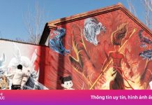 20.000 người chen nhau check-in bức tường Natra 8 m tại Trung Quốc