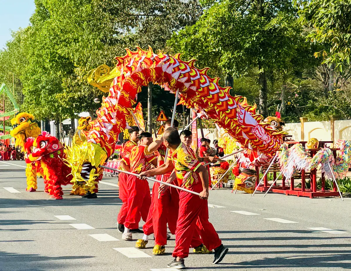 Chương trình biểu diễn nghệ thuật Lân Sư Rồng của Bình Dương xác lập kỷ lục Việt Nam - Ảnh 4.