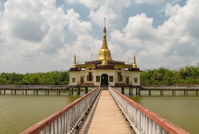 Chùa có hàng chục con trăn sinh sống, khách toát mồ hôi khi bước vào - 2