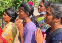 Người dân đổ xô tới đền thờ “Thần visa” xin đỗ thị thực để xuất ngoại