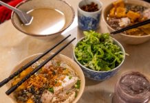 Chủ quán “nói đùa” 3 bát bún 1,2 triệu đồng viết thư tay xin lỗi khách