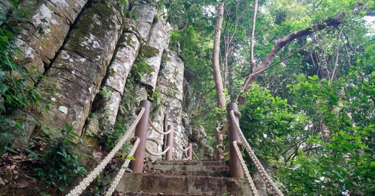 Khám phá thành đá cổ gần 2 triệu năm giữa đại ngàn Khám phá thành đá cổ gần 2 triệu năm giữa đại ngàn