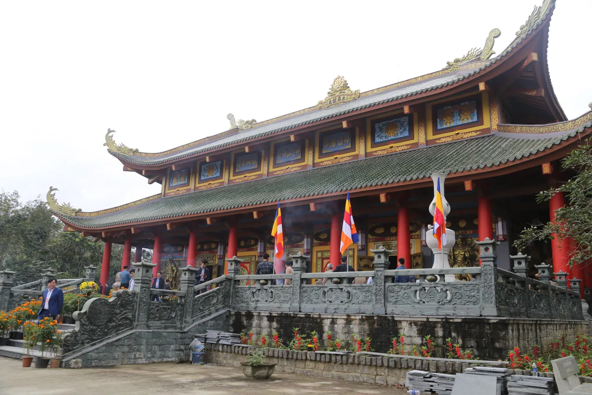 Đầu năm lên núi Thần Đinh xem lễ hội rước “nước thiêng” và đại lễ cầu an - Ảnh 1.