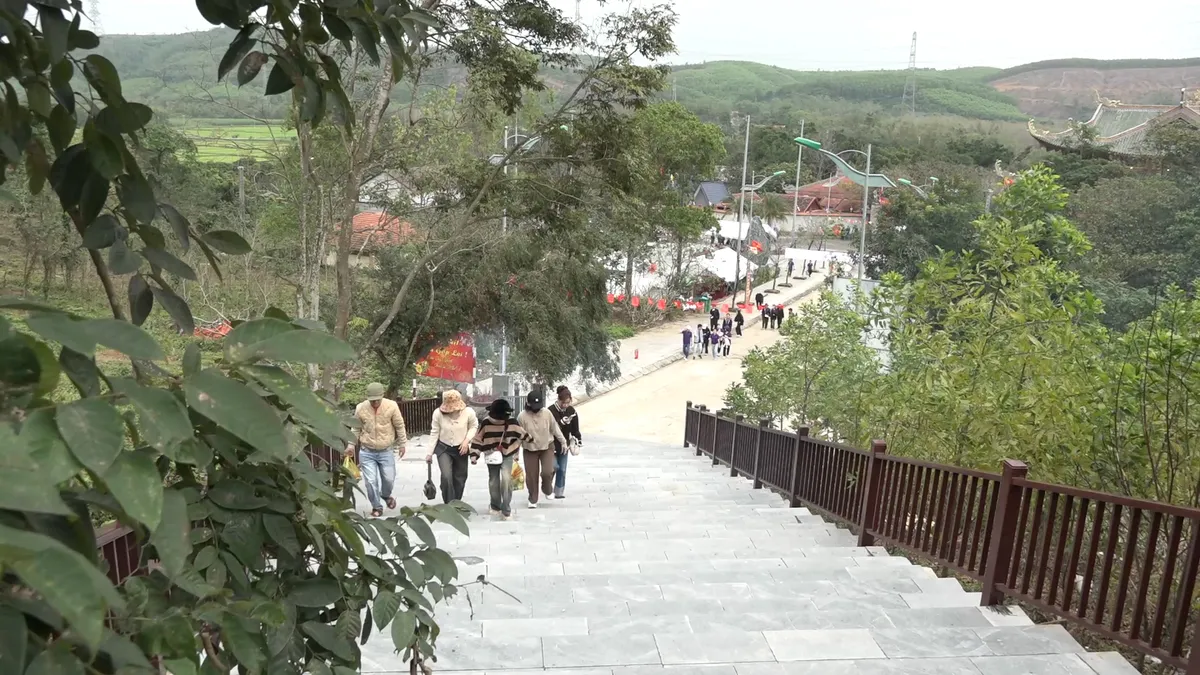 Đầu năm lên núi Thần Đinh xem lễ hội rước “nước thiêng” và đại lễ cầu an - Ảnh 2.