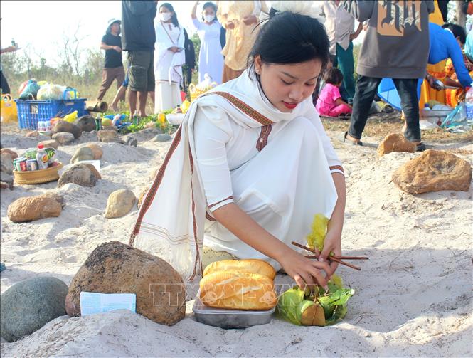 Gắn kết tình thân trong Tết cổ truyền Ramưwan ở Bình Thuận - Ảnh 2.