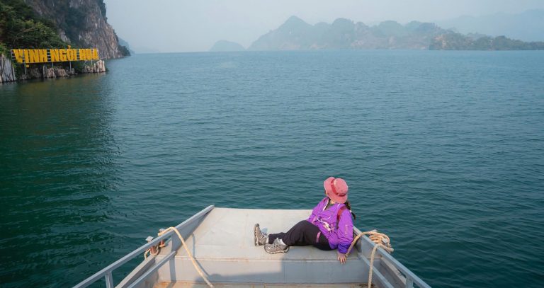 ‘Vịnh Hạ Long trên cạn’ xanh mát ở Hòa Bình, hút khách tới thư giãn tâm hồn