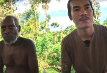 YouTuber Việt thăm bộ tộc ăn thịt người ở Indonesia, thử bánh làm từ con sâu