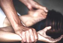 Vờ hỏi xin tiền mua xăng quay ra cưỡng bức nữ du khách và hướng dẫn viên