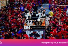 Ném hàng trăm tấn cam ra đường trong lễ hội tại Italy