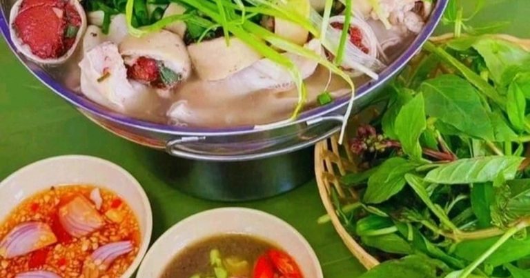 Hà Nội: Bữa hải sản 5 triệu đồng, khách bất ngờ vì giá tiền món gọi thêm